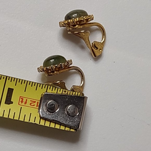 Vintage Green And Gold Tone Clip On Earrings - Picture 9 of 15